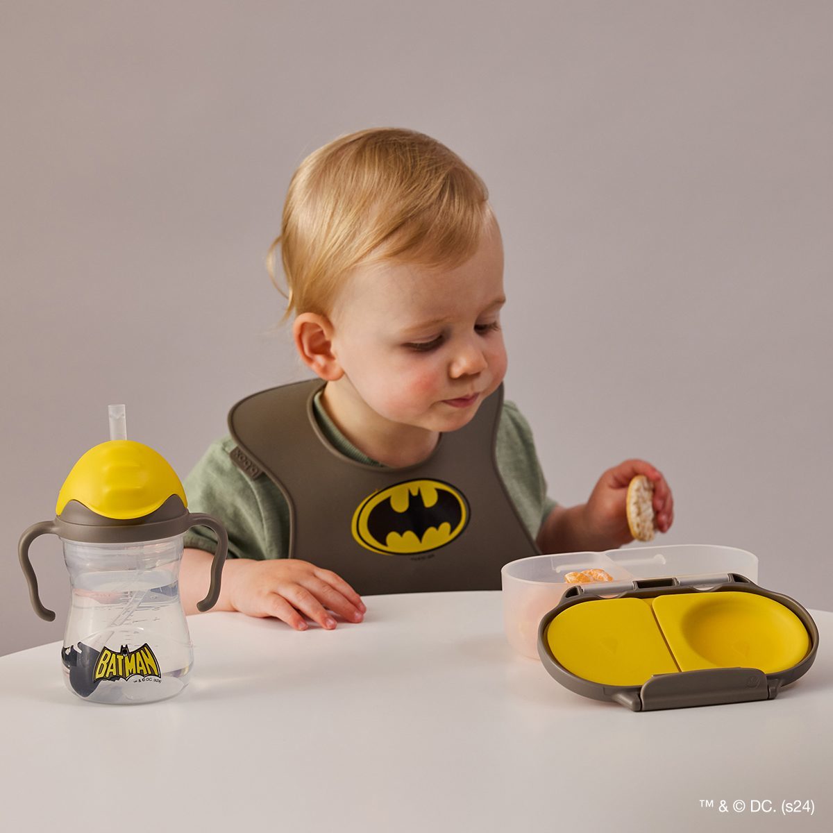 【3/25発売スタート】シリコンビブ/Warner Bros. Silicone Bib - Looney Tunes by b.box and Batman by b.box